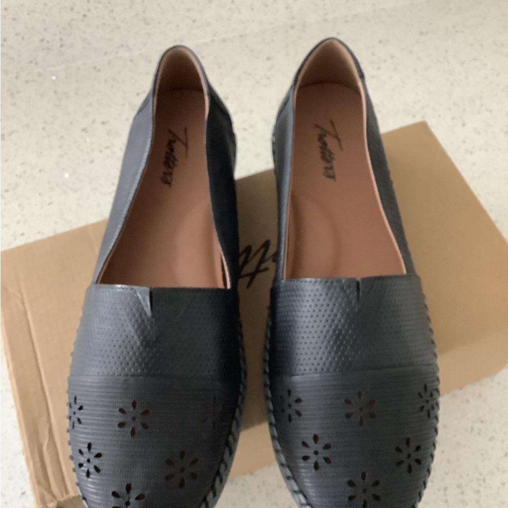 Trotters Black Perforated Flats